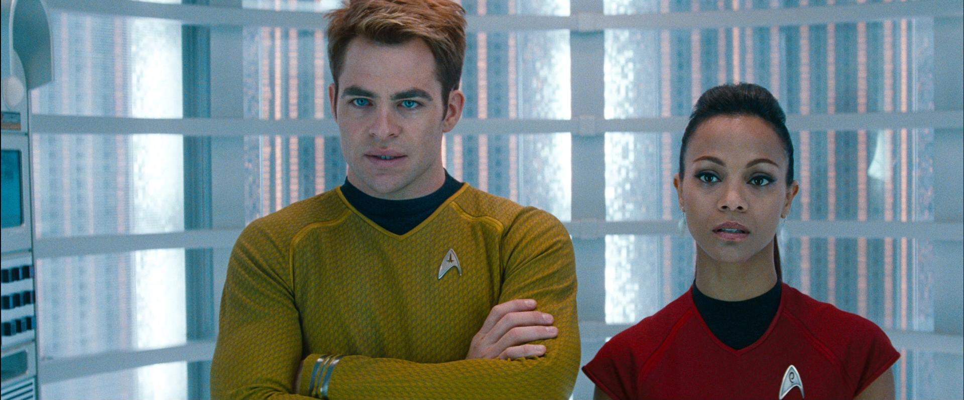 Chris Pine et Zoe Saldana dans Star Trek